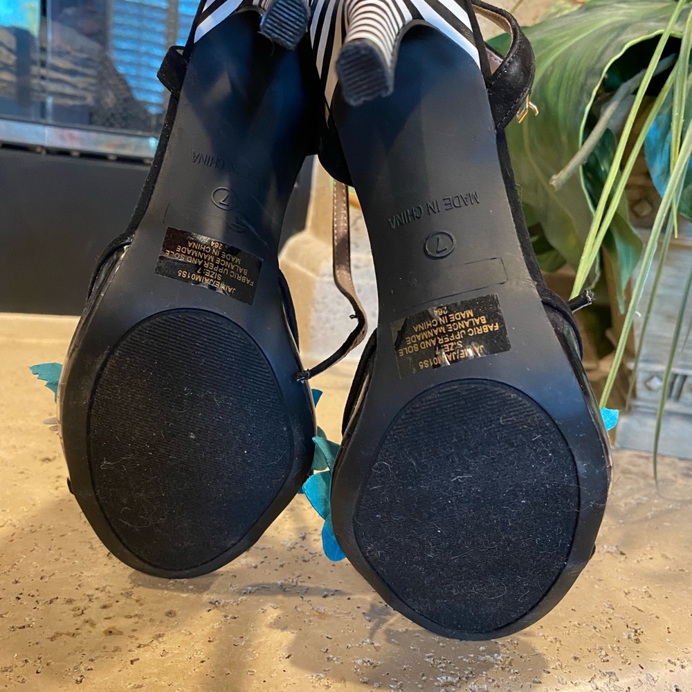 Beautiful Betsey Johnson Heels. - Picture 5 of 5